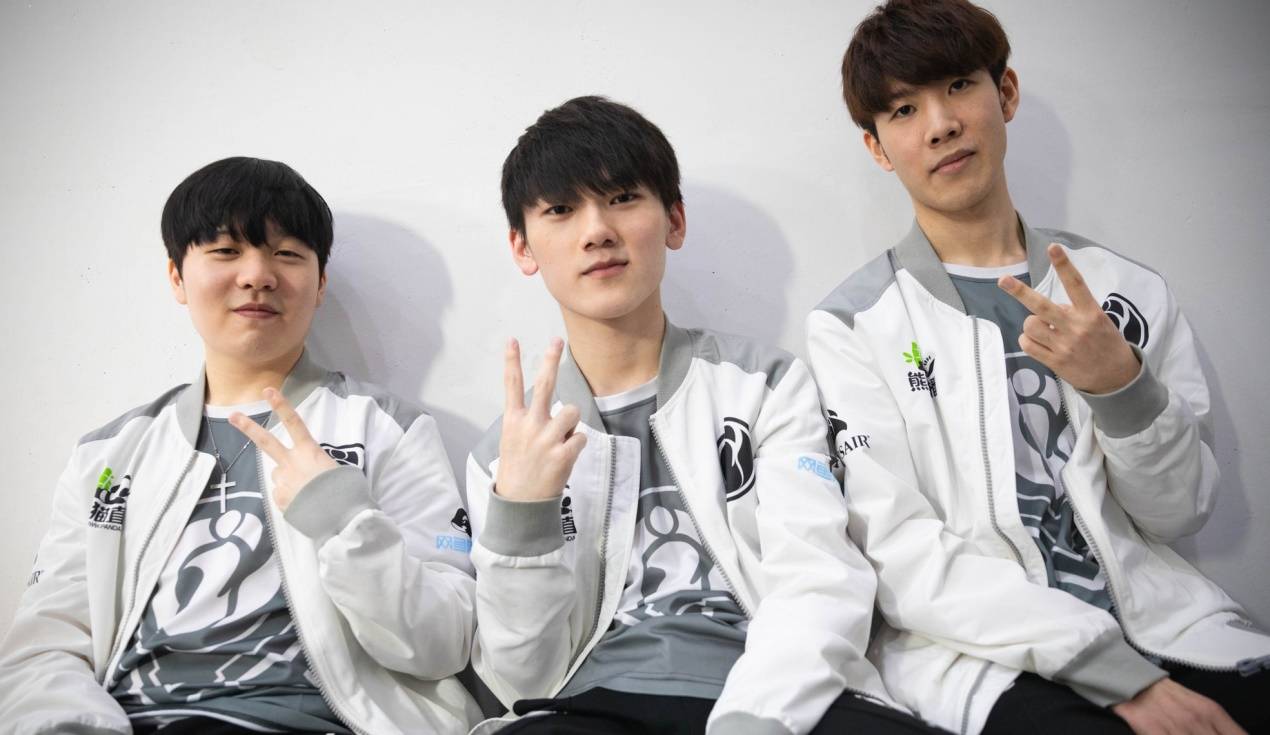 择人盯球门 择人盯球门